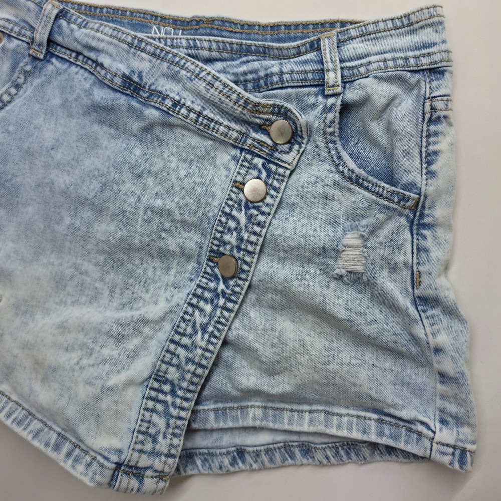 No Boundaries Acid Wash Distressed Denim Skort Light Blue Asymmetrical Button 5